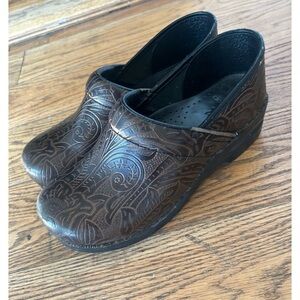 Dansko Brown Tooled Clogs Size 40 ( 9.5-10) US